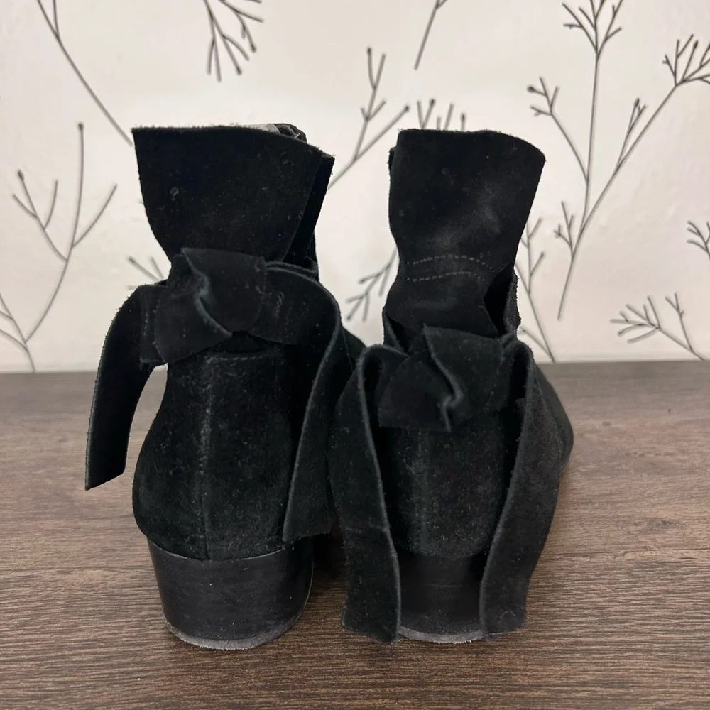 Aerosoles Crosswalk Suede Booties